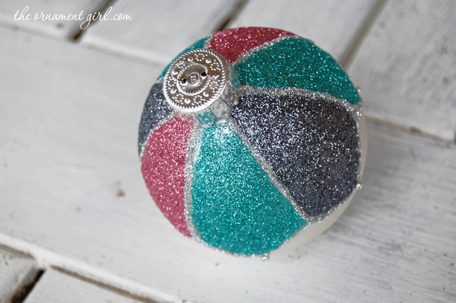 decorate a Christmas ornament with glitter