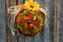 Sunflower Quilted Prairie Pinwheel Ornament OG Inspire The Ornament