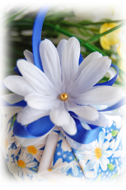 Daisy Bouquet Ornament