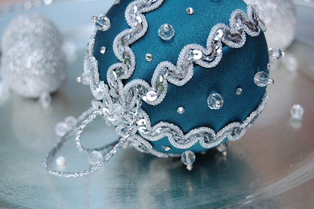 how to make a fabric ball ornament