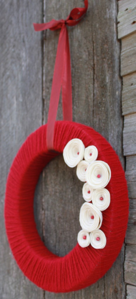 simple red and white yarn wreath