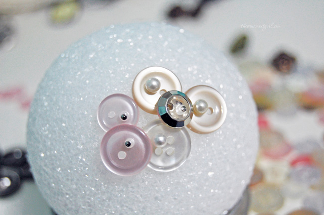 layer and pin buttons on ornament