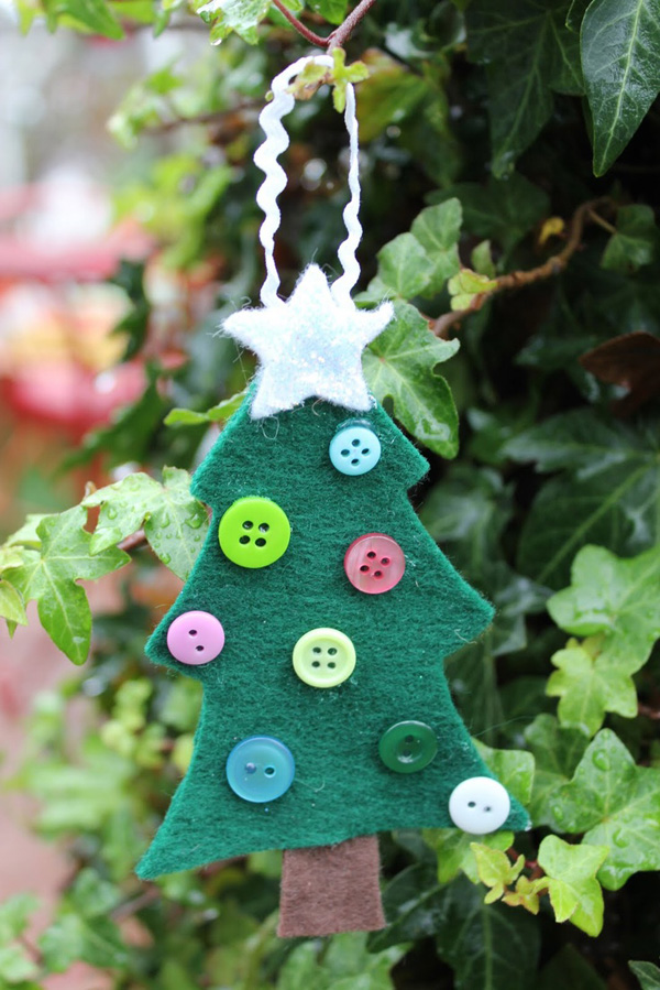 button-and-felt-christmas-tree-ornament-craft