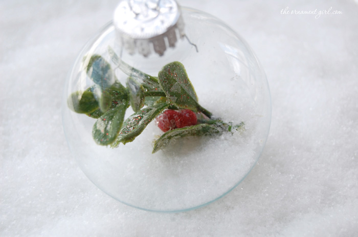 mistletoe-and-snow-ornament-craft-DIY