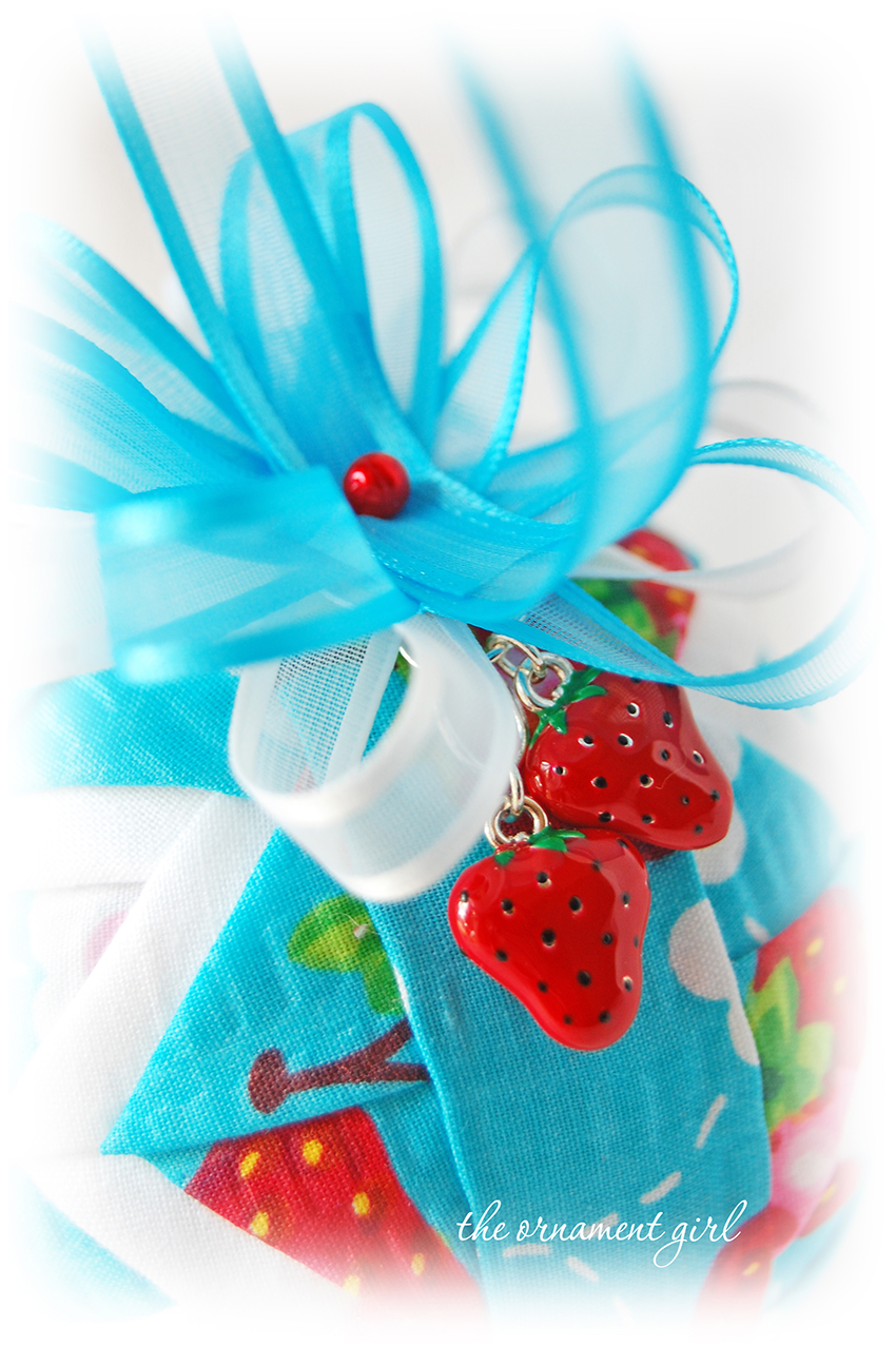strawberry-quilted-ornament-charms