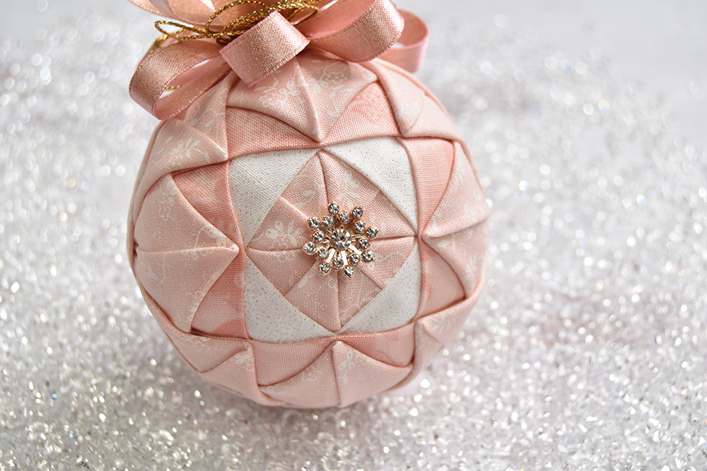 pink-gold-no-sew-ohio-star-quilt-block-ornament-1