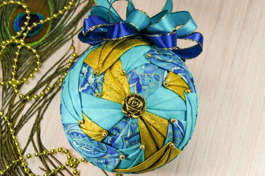 turquoise-gold-nova-quilted-ornament-pattern