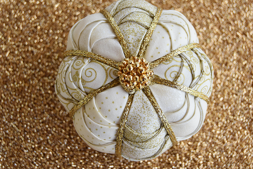 enchanted-pumpkin-quilted-ornament-2