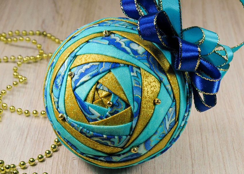 no-sew-quilted-ornament-blue-gold-turquoise-rosebud-1-big