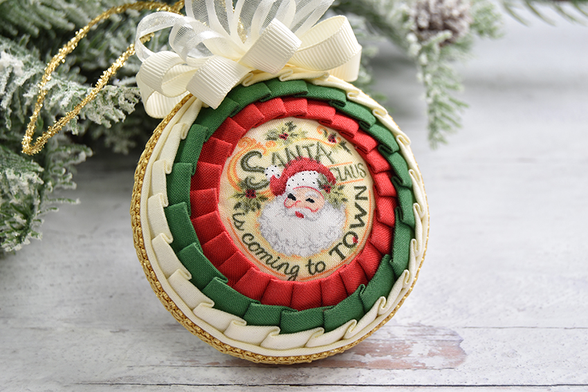 quilted-ruffle-santa-disc-no-sew-ornament-1