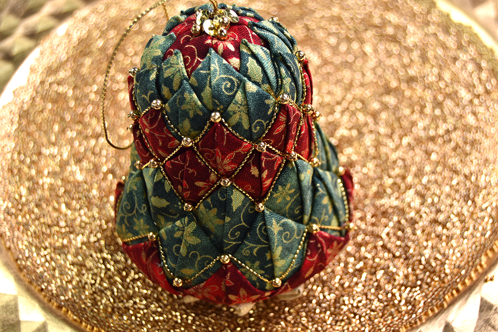 christmas-no-sew-quilted-infinity-bell-ornament-2