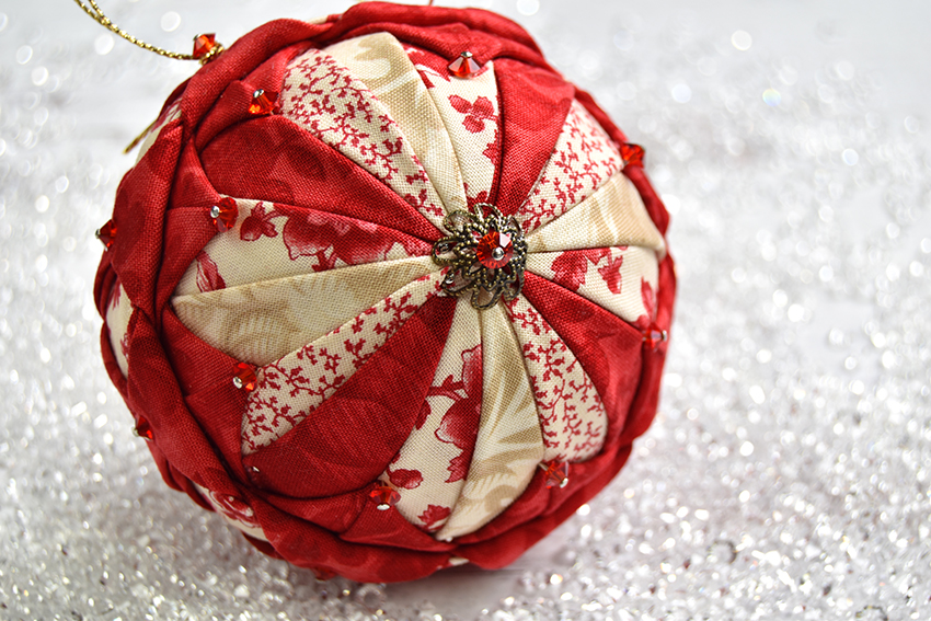 cinnaberry-no-sew-quilted-ornament-full-center-victoria-1