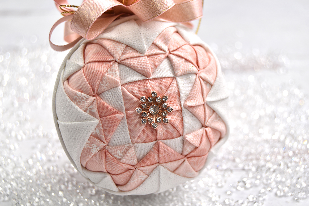 pink-white-gold-weathervane-no-sew-quilted-ornament-pattern