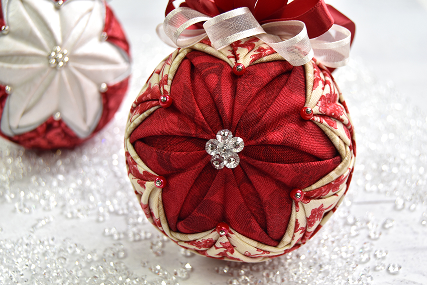 red-cinnaberry-fluted-star-no-sew-quilted-ornament-1