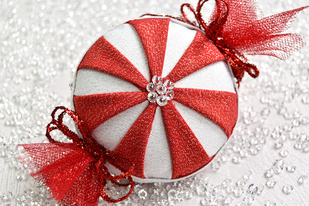peppermint-no-sew-quilted-ornament-2