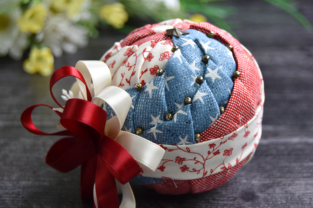 flag-pinwheel-quilted-no-sew-ornament-2
