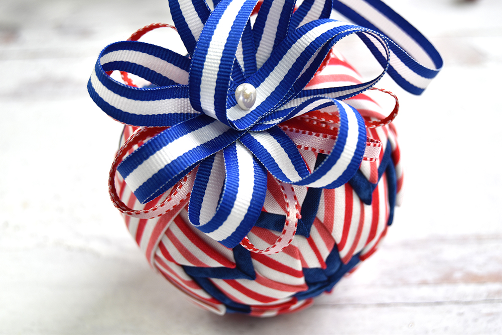 red-white-blue-flag-striped-no-sew-quilted-basic-star-ornament-2