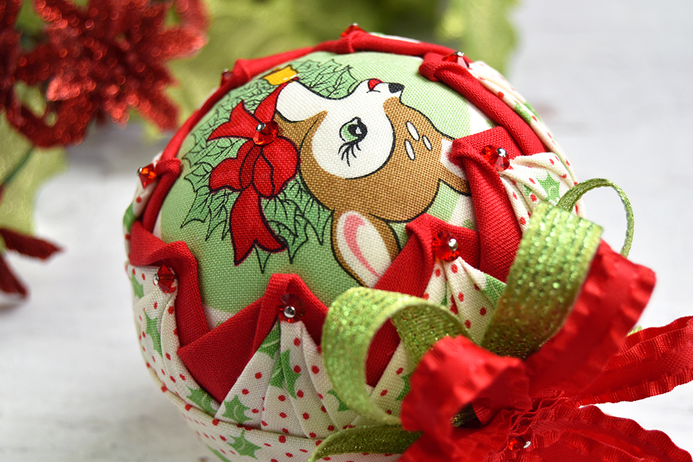 reindeer-curled-fabric-no-sew-snow-globe-quilted-ornament-2