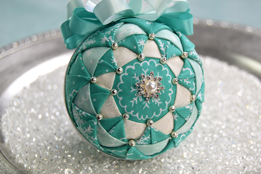 tropical-snowflake-mandala-quilted-no-sew-ornament-3