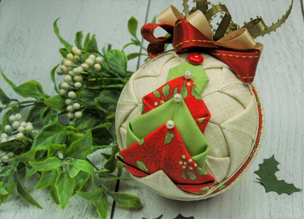 Festive_Fir-red-green-quilted-ornament-no-sew