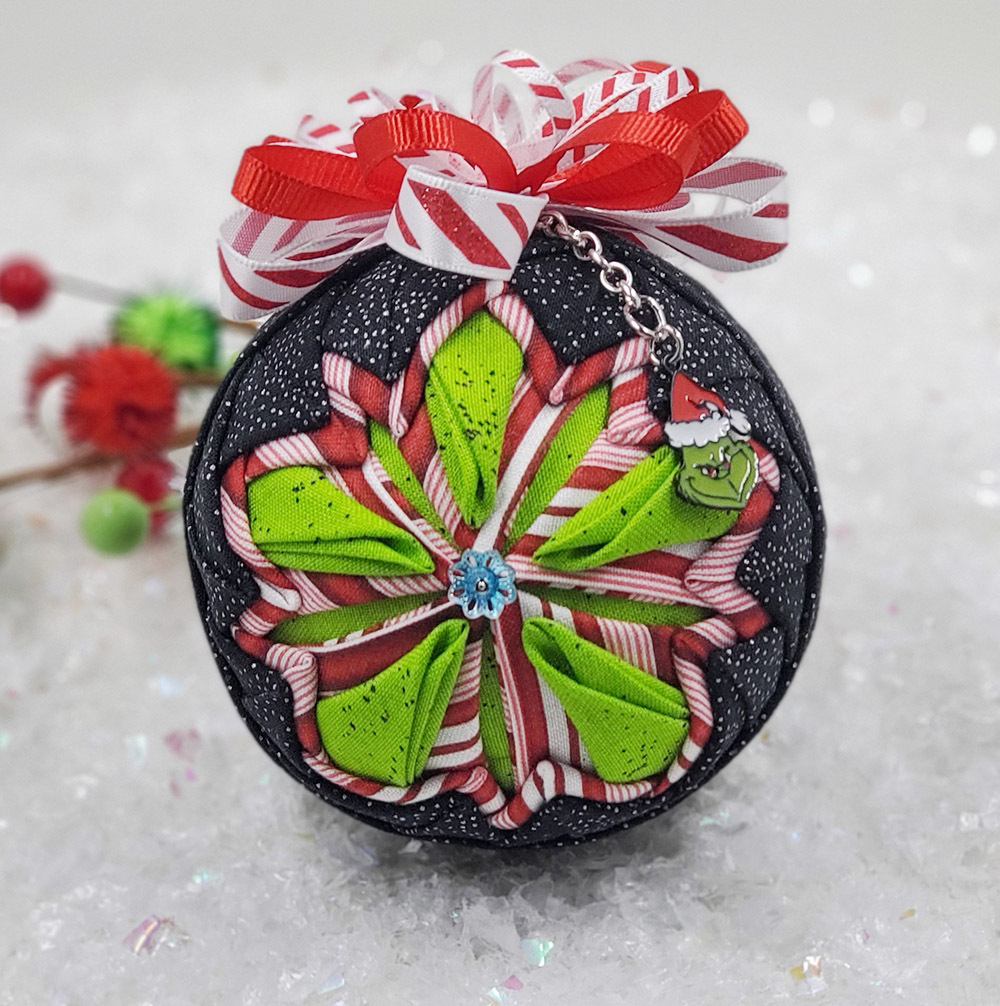 grinch-no-sew-quilted-ornament-black-tie