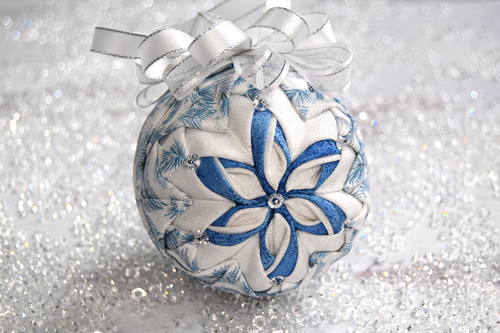 poinsettia-no-sew-quilted-ornament-1