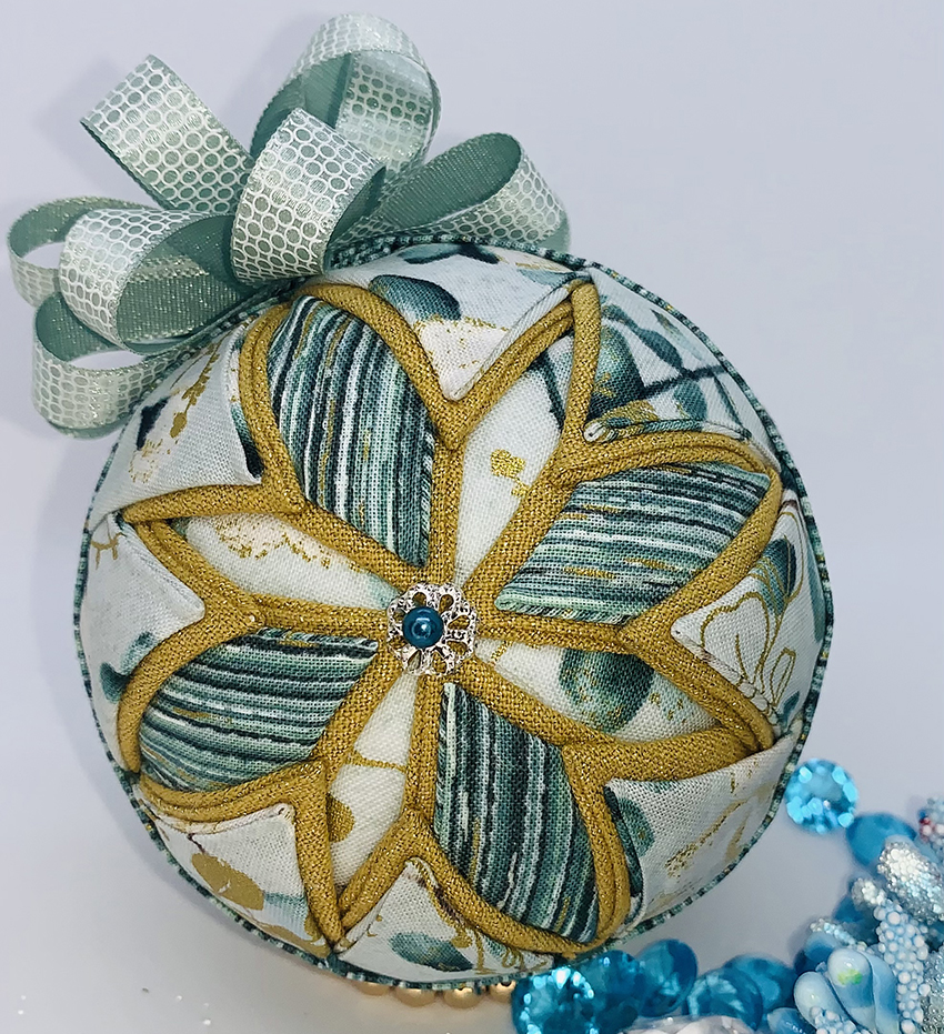 quilted-blue-gold-no-sew-snowflake-ornament-tanya