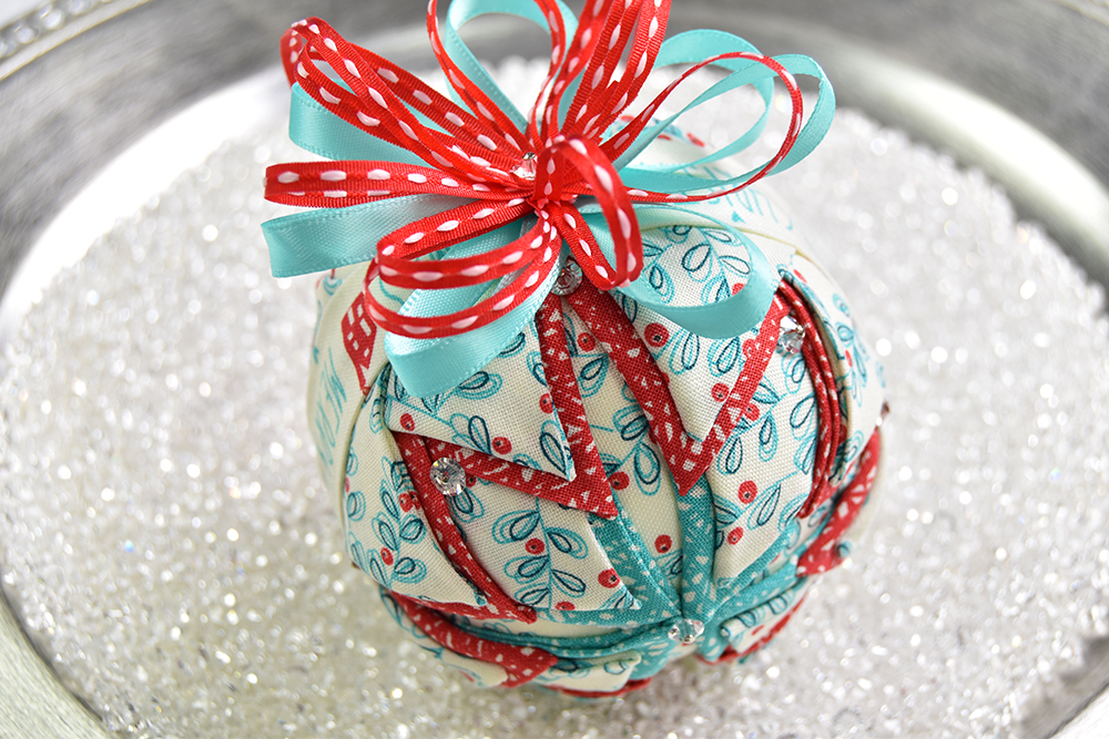 red-turquoise-christmas-snowflake-no-sew-quilted-ornament-1