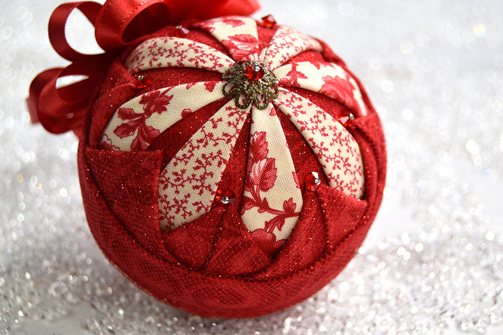 cinnaberry-victoria-no-sew-quilted-christmas-ornament-2