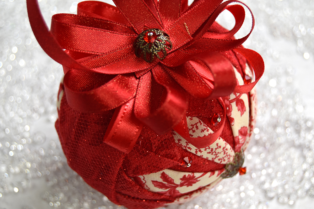 cinnaberry-victoria-no-sew-quilted-christmas-ornament-4