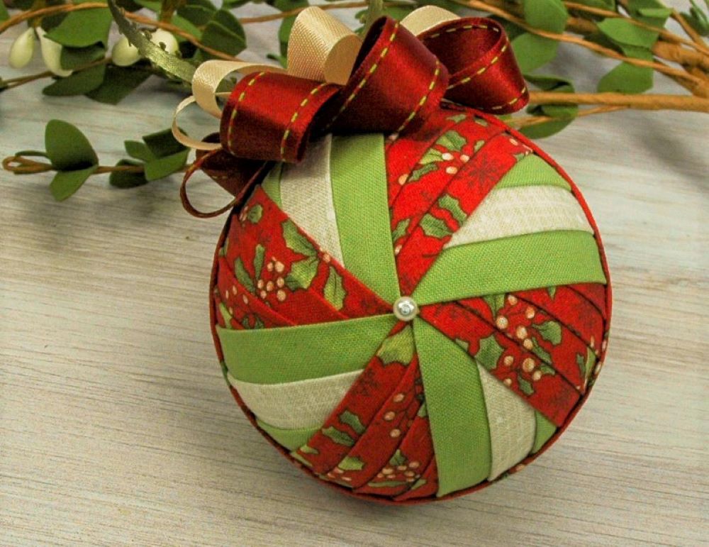 red-green-whimsical-windmill-no-sew-quilted-ornament