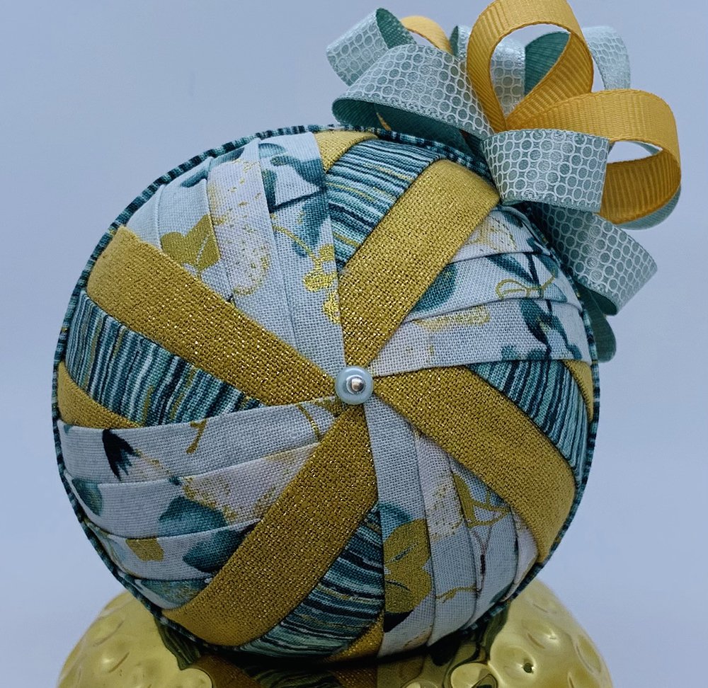 windmill-gold-blue-quilted-ornament