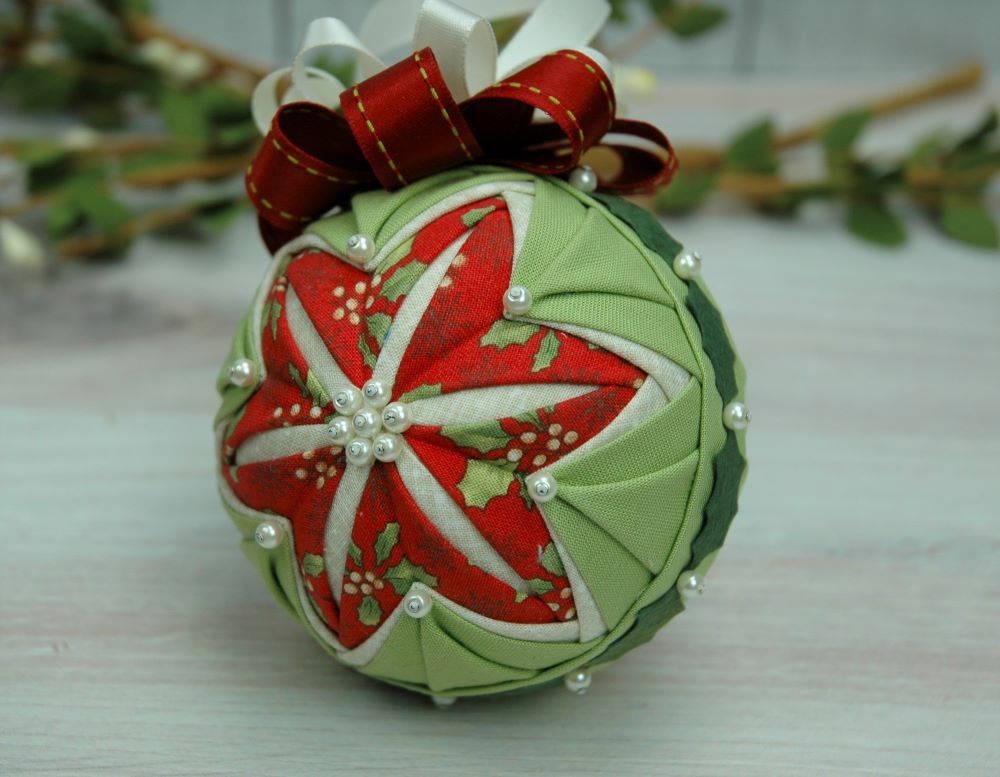 green-red-no-sew-quilted-fluted-star-ornament