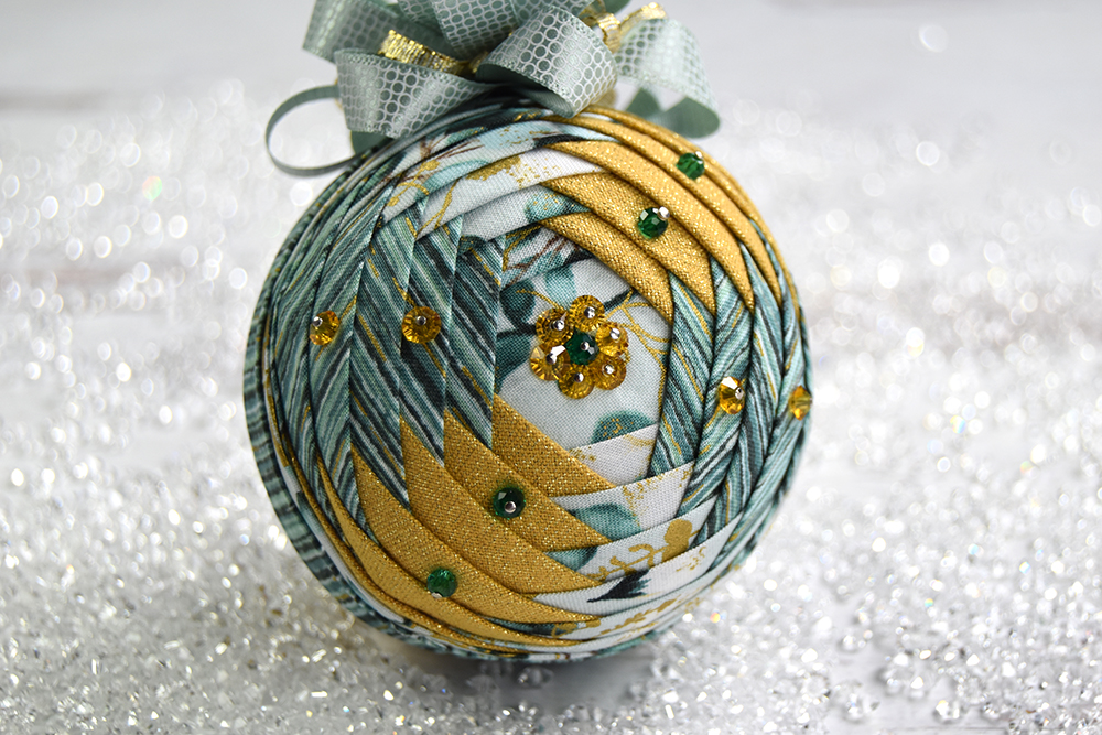 hexi-window-no-sew-quilted-ornament-teal-gold-1