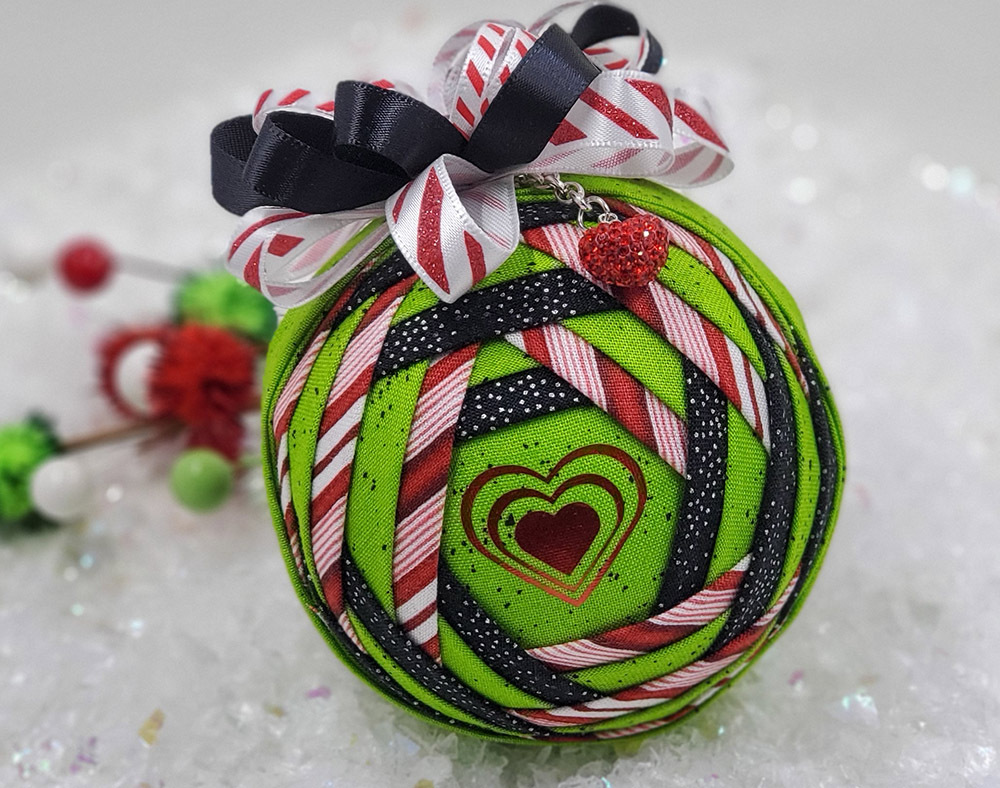 no-sew-quilted-hexi-ornament-green-red-black-grinch