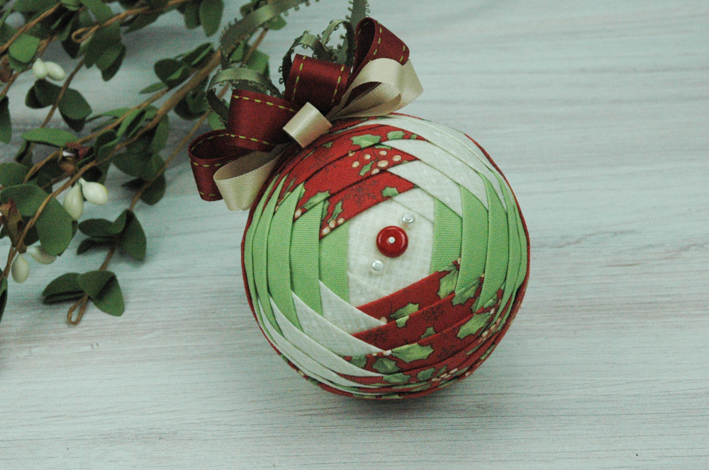 red-green-country-hexi-no-sew-quilted-ornament