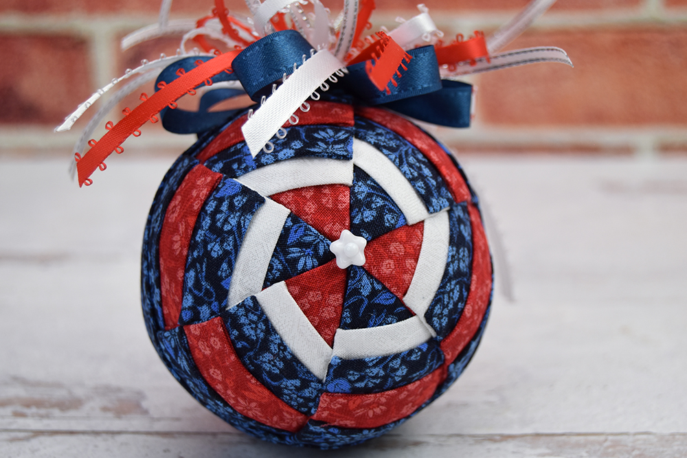 hexi-pinwheel-patriotic-red-white-blue-no-sew-ornament-2