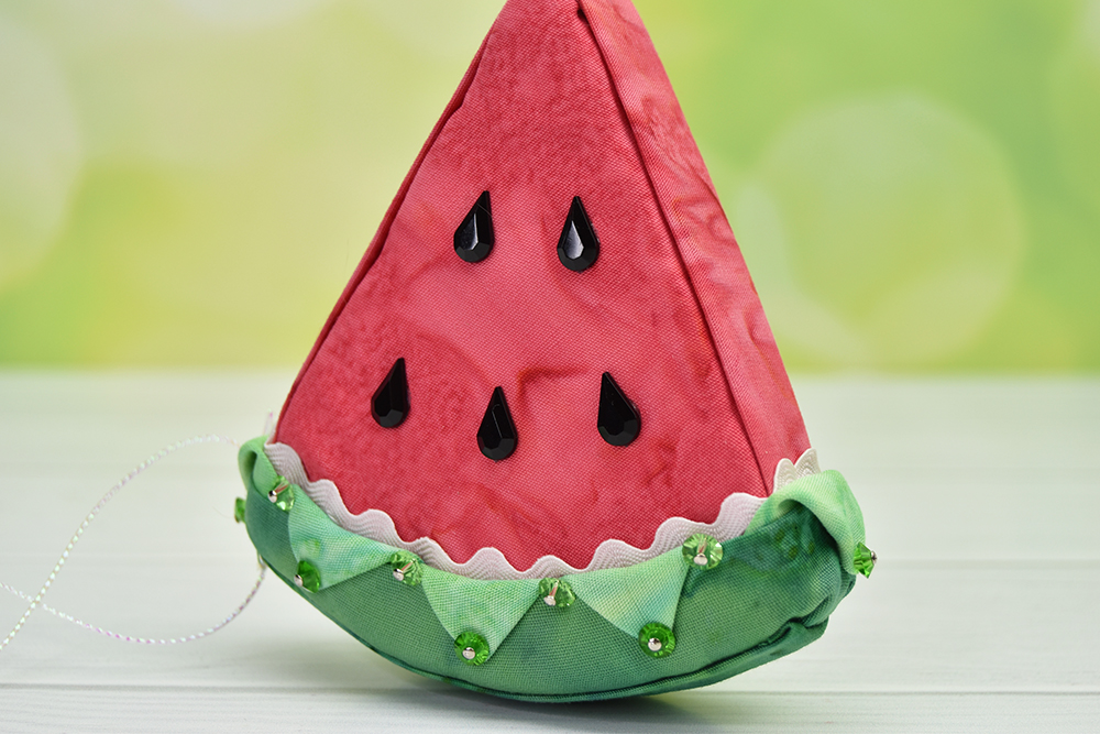 watermelon-slice-no-sew-quilted-ornament-4
