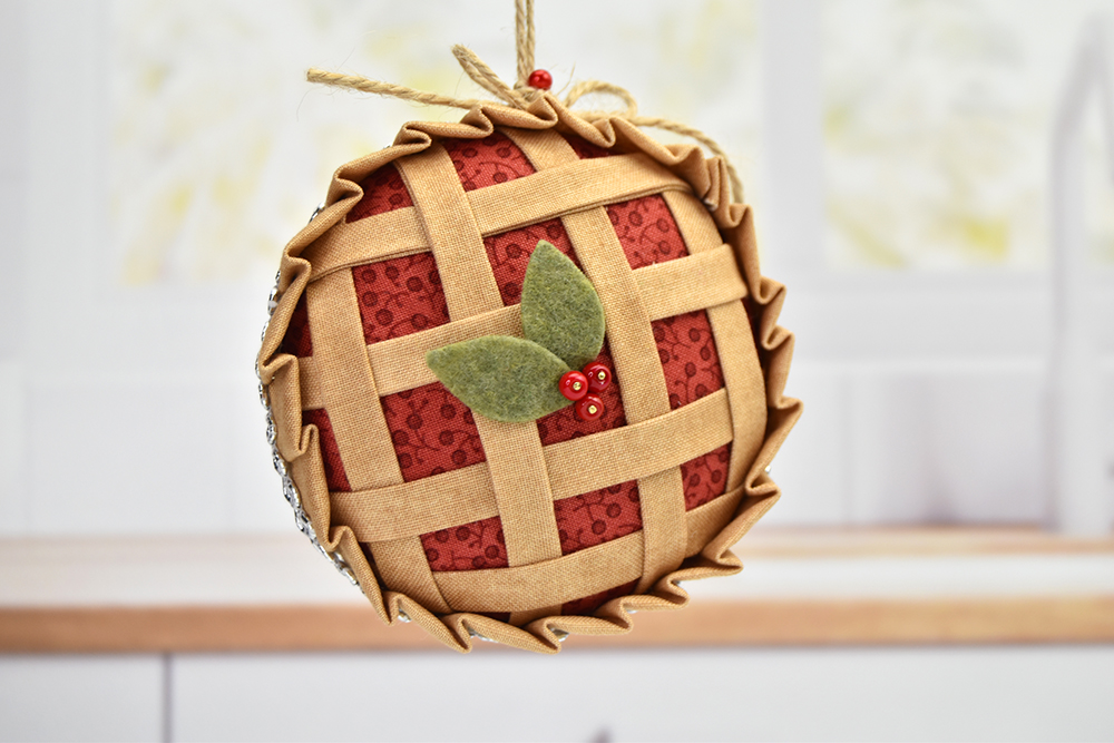 no-sew-quilted-cherry-pie-ornament-3