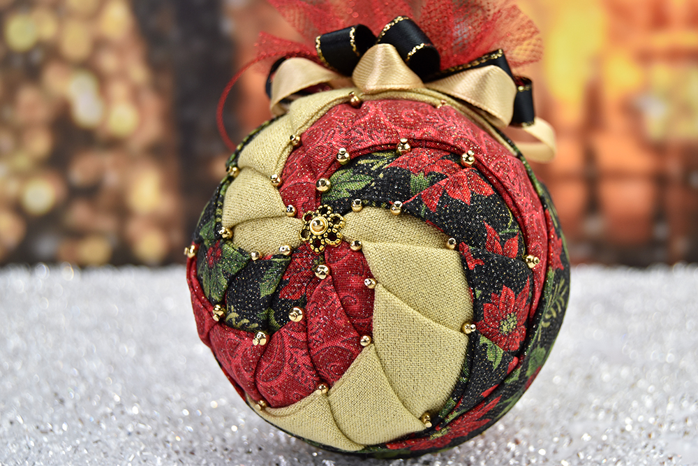 red-black-gold-pinwheel-no-sew-quilted-ornament-5