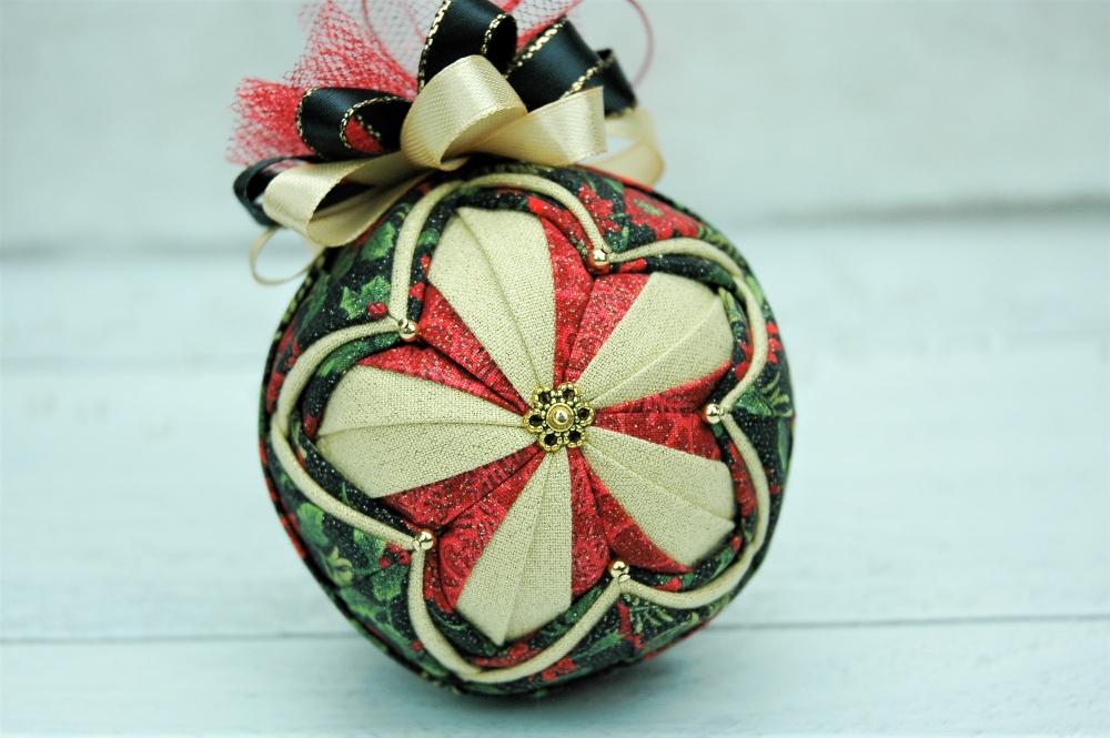 darlene-carnival-no-sew-quilted-ornament