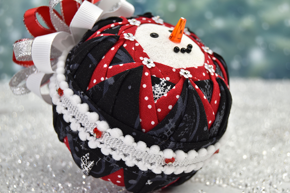 black-red-sunny-snowman-no-sew-quilted-ornament-3
