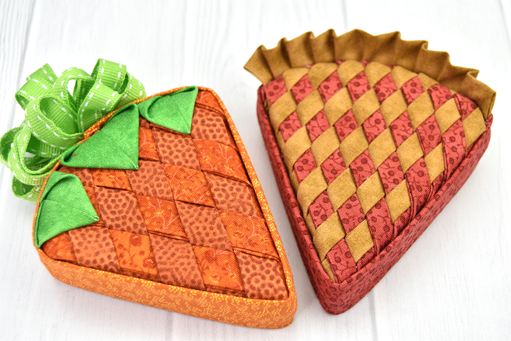woven-carrot-cherry-pie-no-sew-quilted-ornament-2