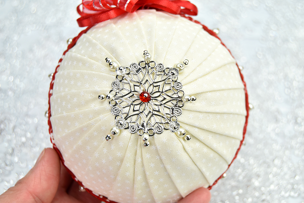 red-snowflake-hemi-no-sew-quilted-ornament-3