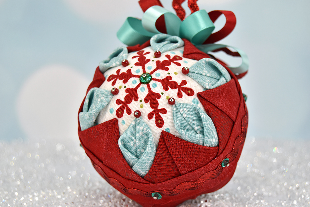 snowflake-petal-snowglobe-no-sew-quilted-ornament-4