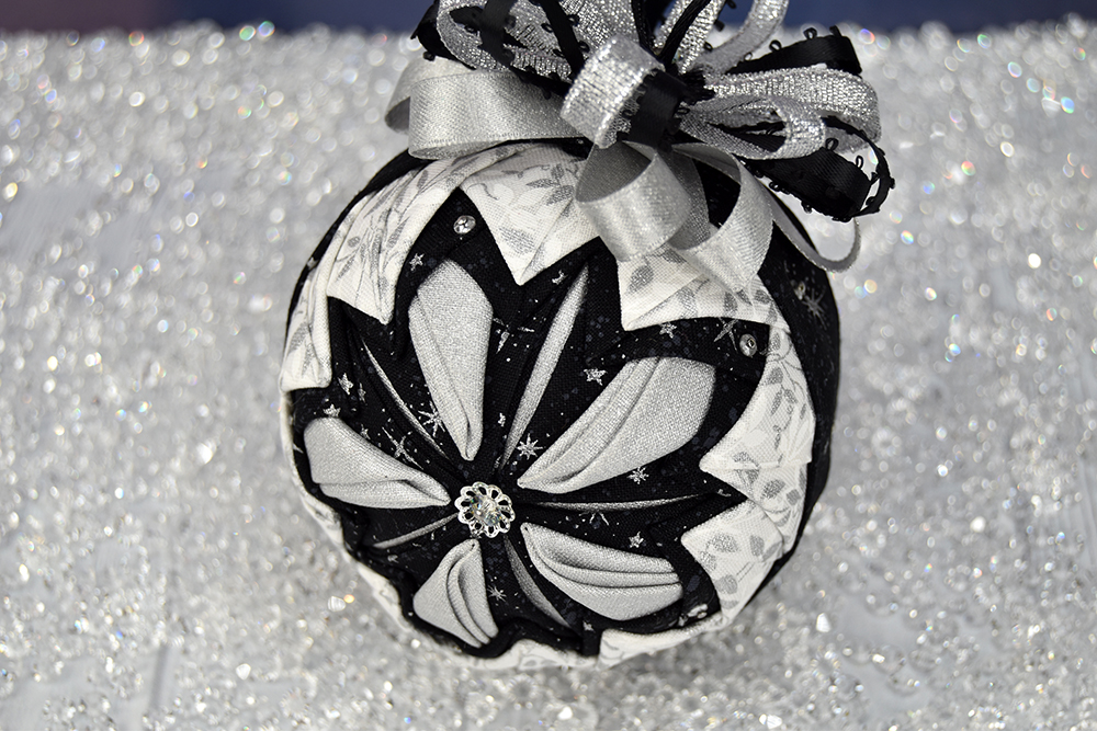 black-tie-no-sew-quilted-fabric-christmas-ball-2