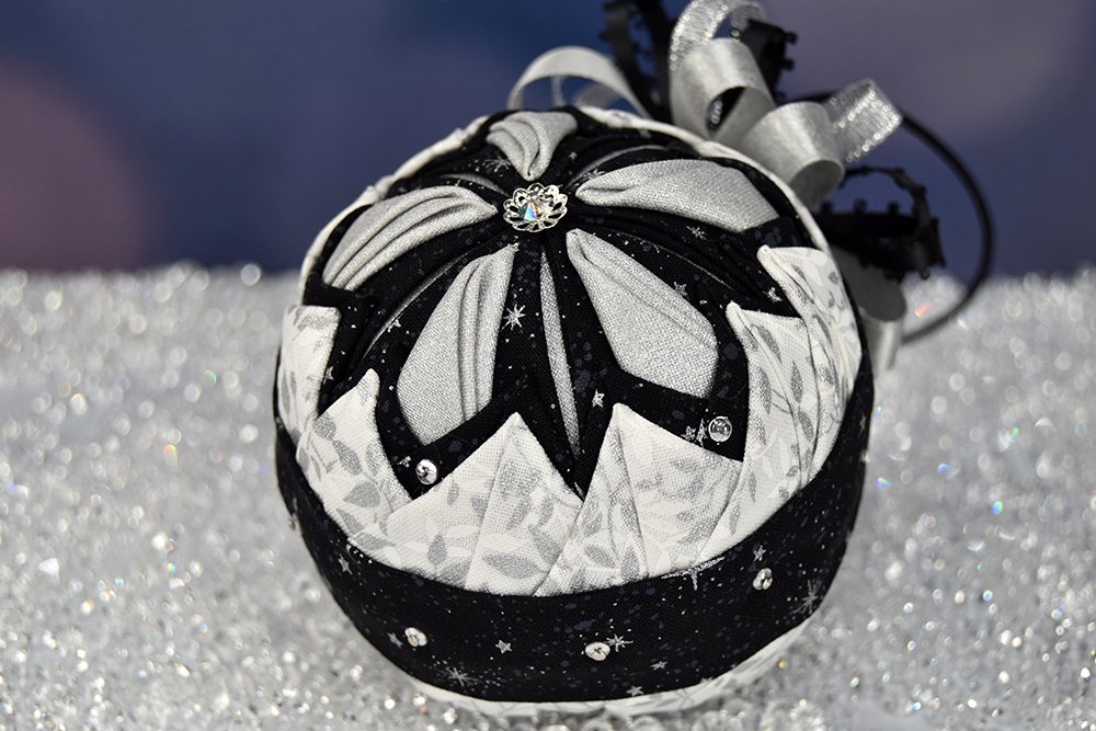 black-tie-no-sew-quilted-fabric-christmas-ball-3