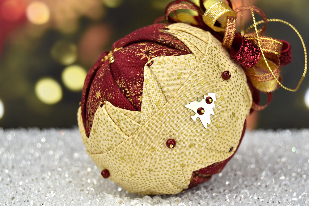 gold-burgandy-fluted-star-no-sew-quilted-ball-ornament-3