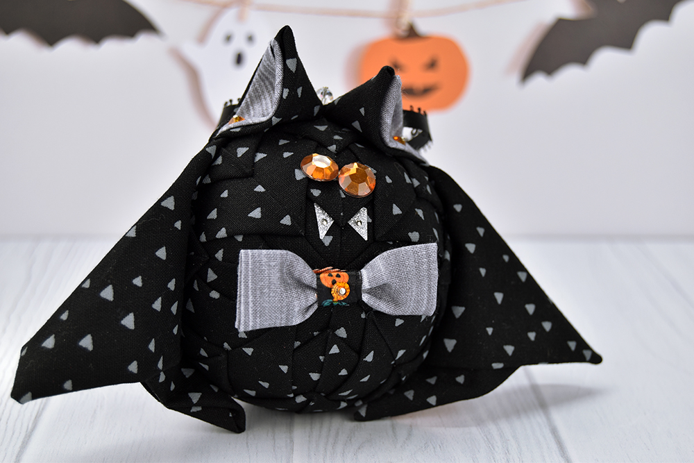 whimsical-halloween-quilted-no-sew-ornament-basic-star-bat-1