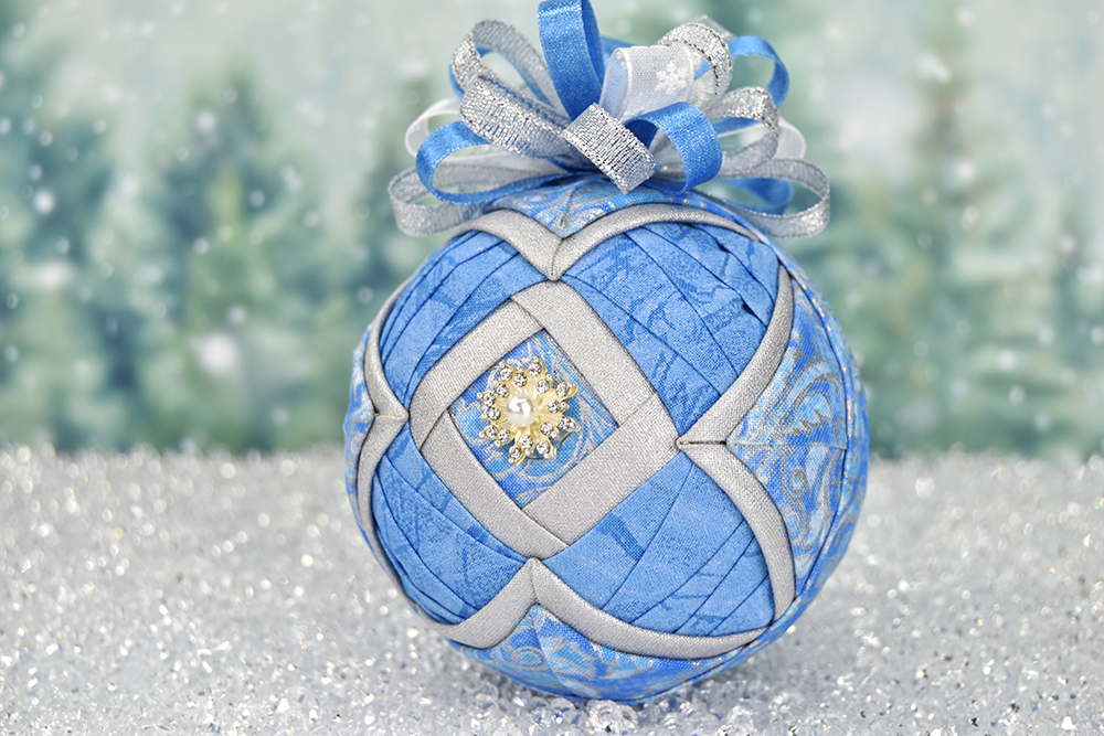 blue-christmas-quilted-no-sew-ornament-diamond-1